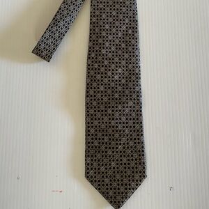 Givenchy 100% silk tie made in Italy in Excellent Condition